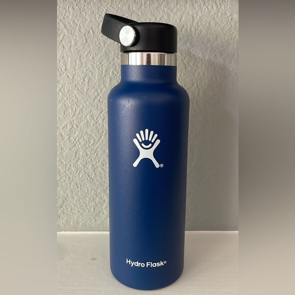 Hydro Flask Other - Hydro Flask Cobalt Blue 18 oz Water Bottle - BNWT